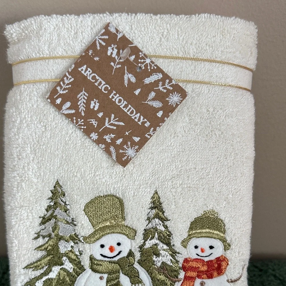Arctic Holiday Festive Snowman ⛄️ Hand Towels Set of 2 NEW!